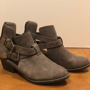 Slightly Worn Tan/Brown Booties by Soda!